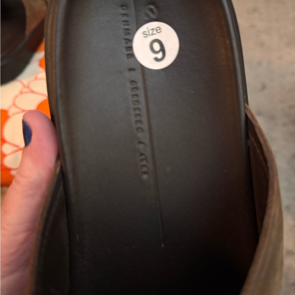 Ecco Brown Sandals Minimalist Cross-Strap Design - Picture 3 of 3